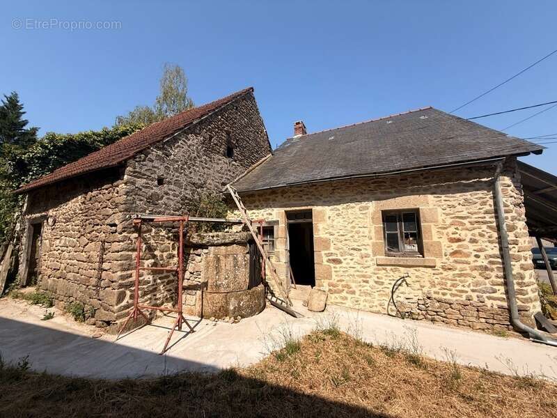 Ensemble de 2 maisons à restaurer + grange 26 500 € - photo 2