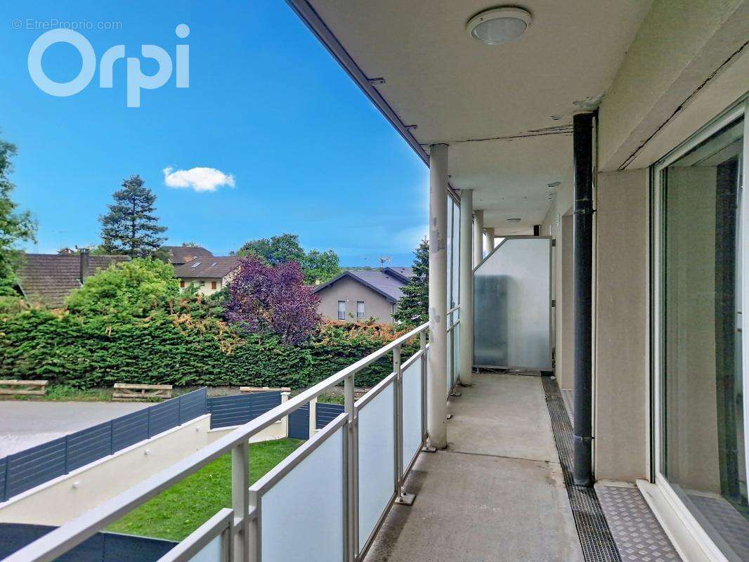 Appartement à ETREMBIERES
