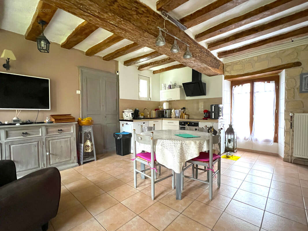 Maison à YZEURES-SUR-CREUSE