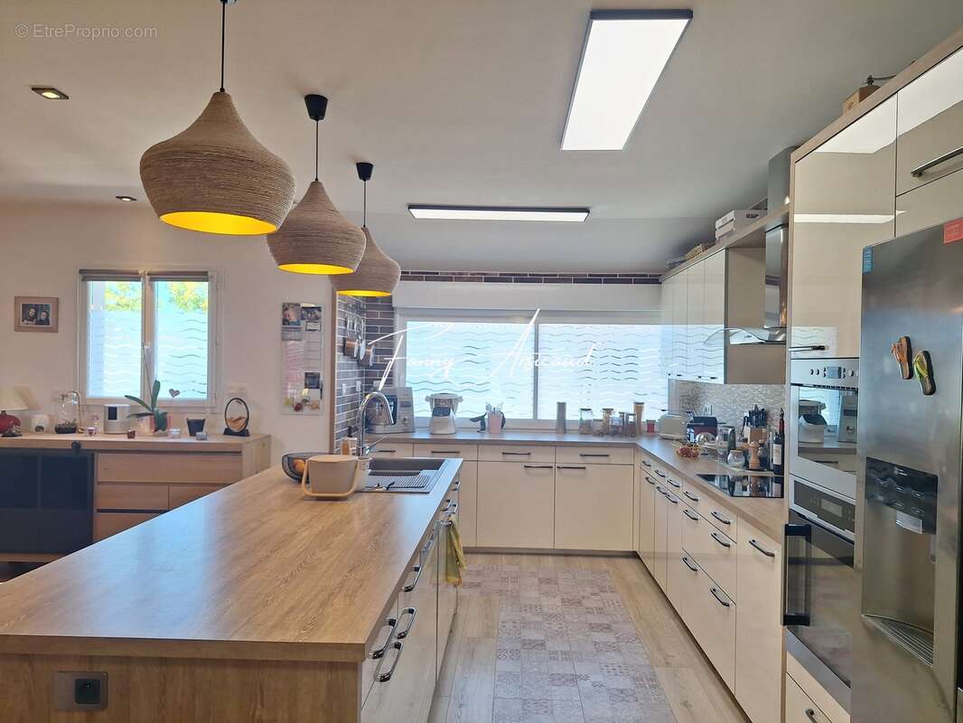 Maison à CHAMPAGNE-LES-MARAIS