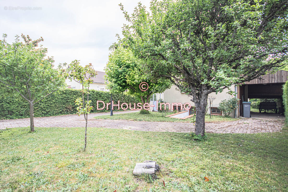 Maison à FOLLAINVILLE-DENNEMONT