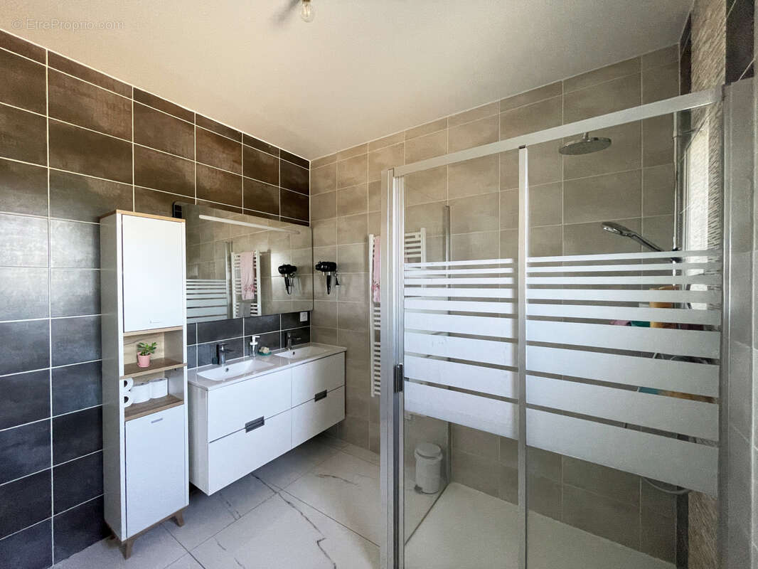 Maison à SALAISE-SUR-SANNE