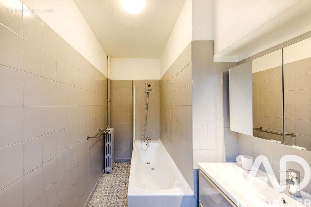 Photo 8 - Appartement à COURBEVOIE