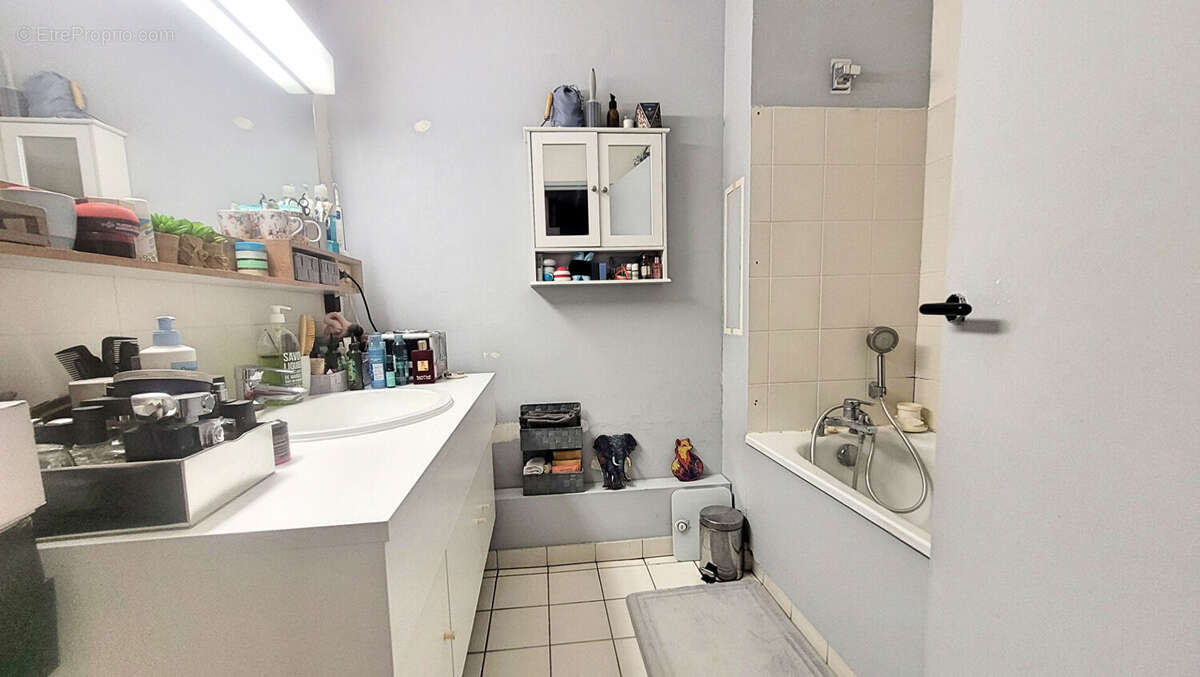 Appartement à LE COUDRAY-MONTCEAUX