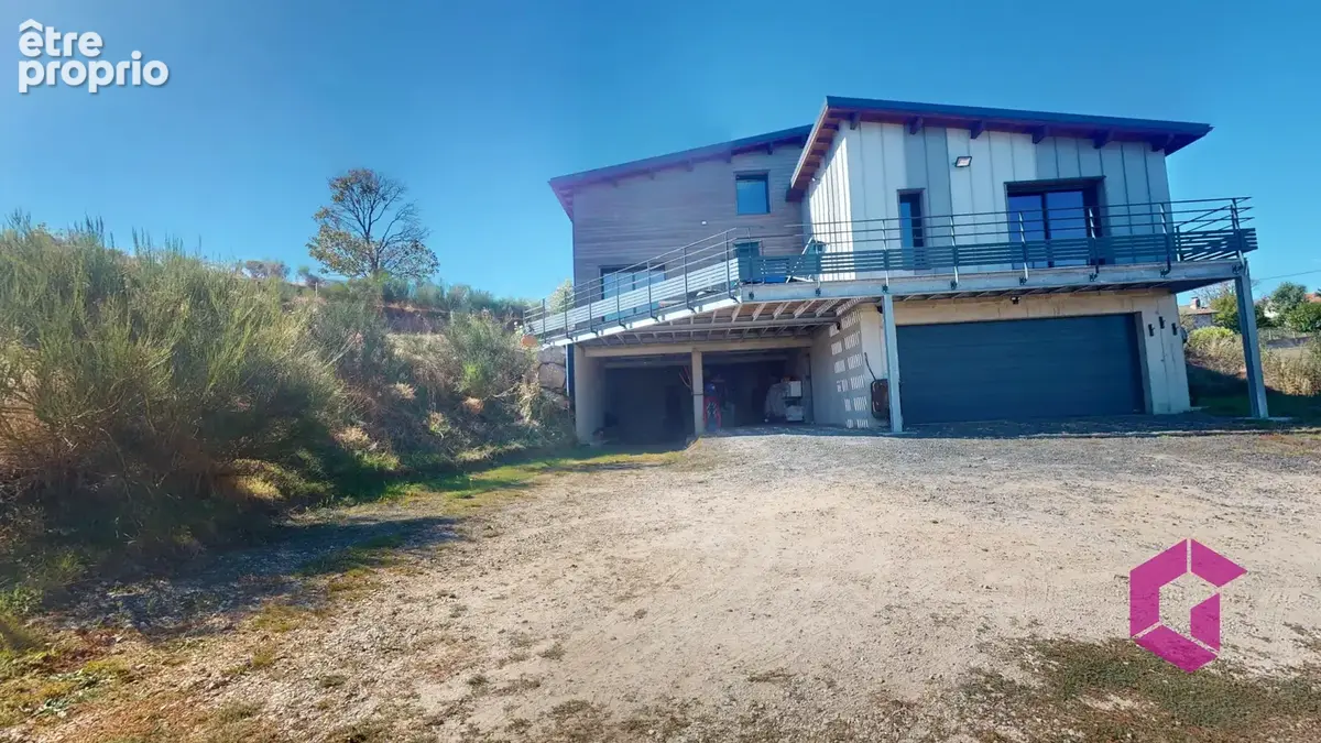 Photo Maison à Lapte au prix de 355 000€