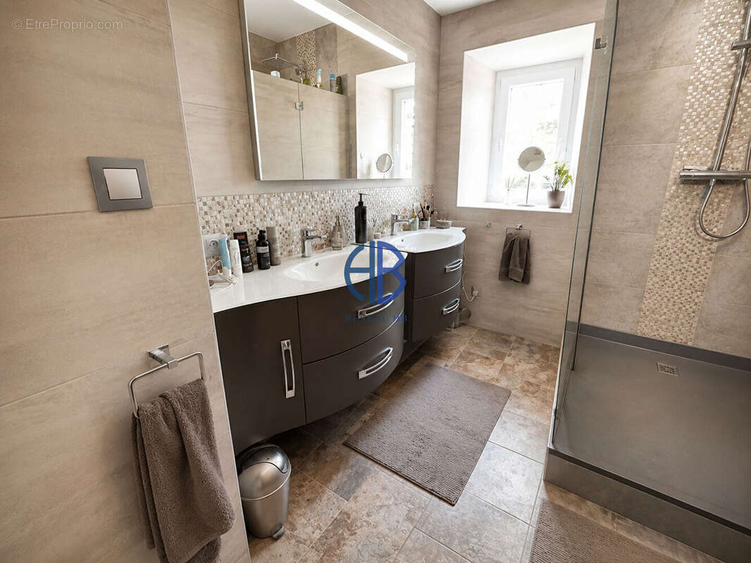 Élégante demeure de caractère aux volumes généreux, avec piscine et cinq suites, au coeur d'un environnement préservé - photo 11