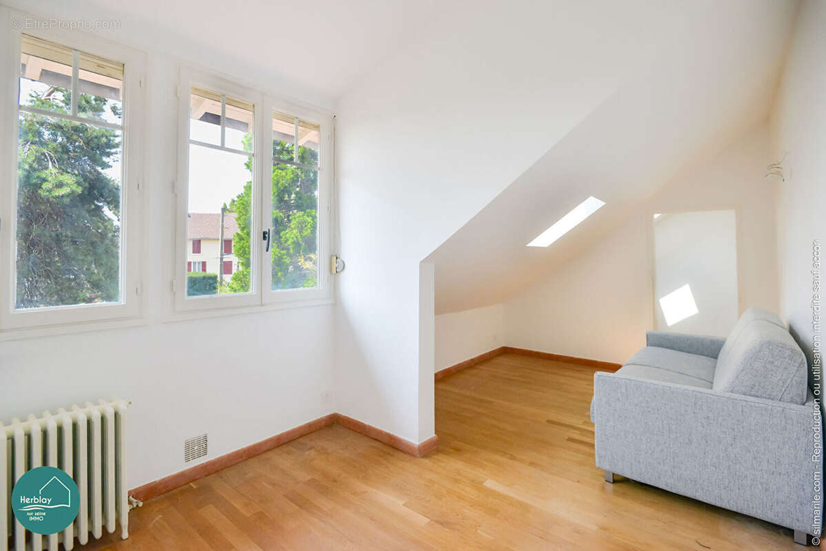 Herblay-sur-Seine Centre-ville Meulière - surface utile de 198 m² - photo 11