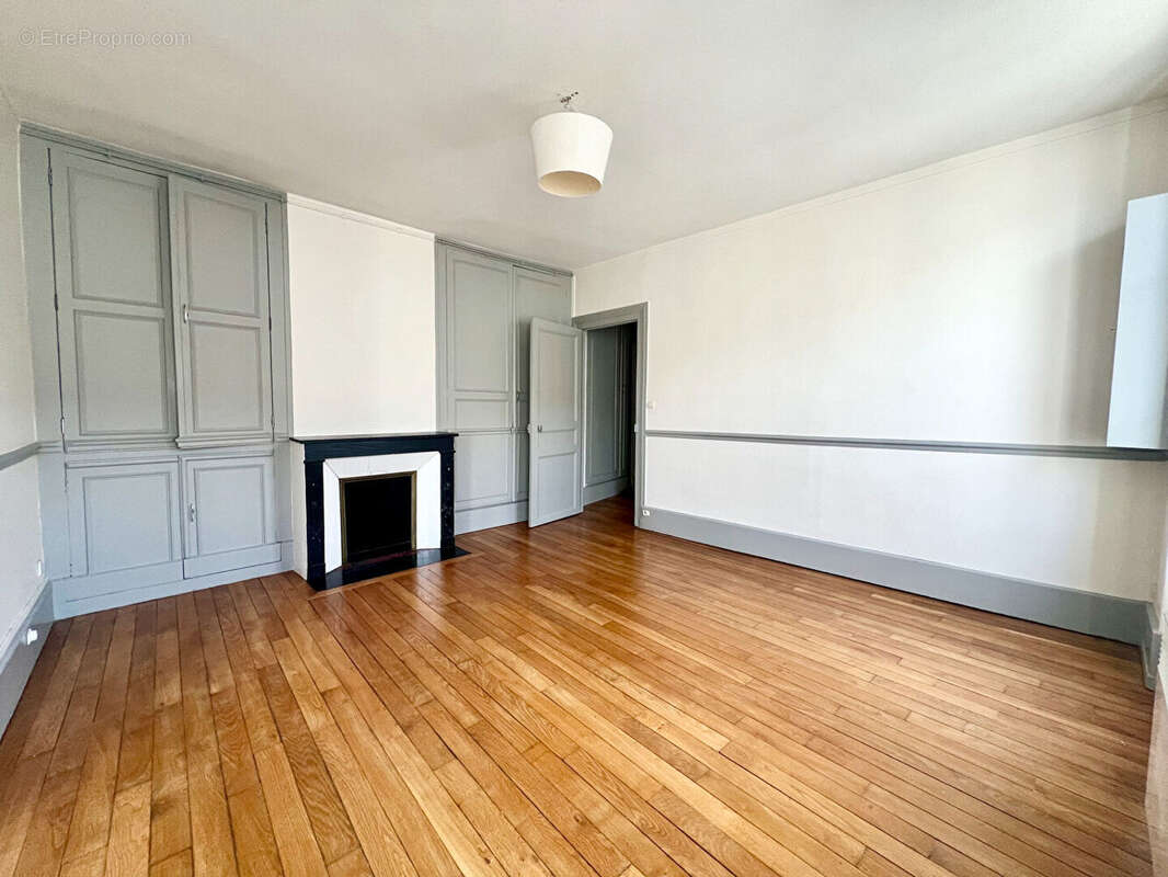 Appartement à BRIE-COMTE-ROBERT