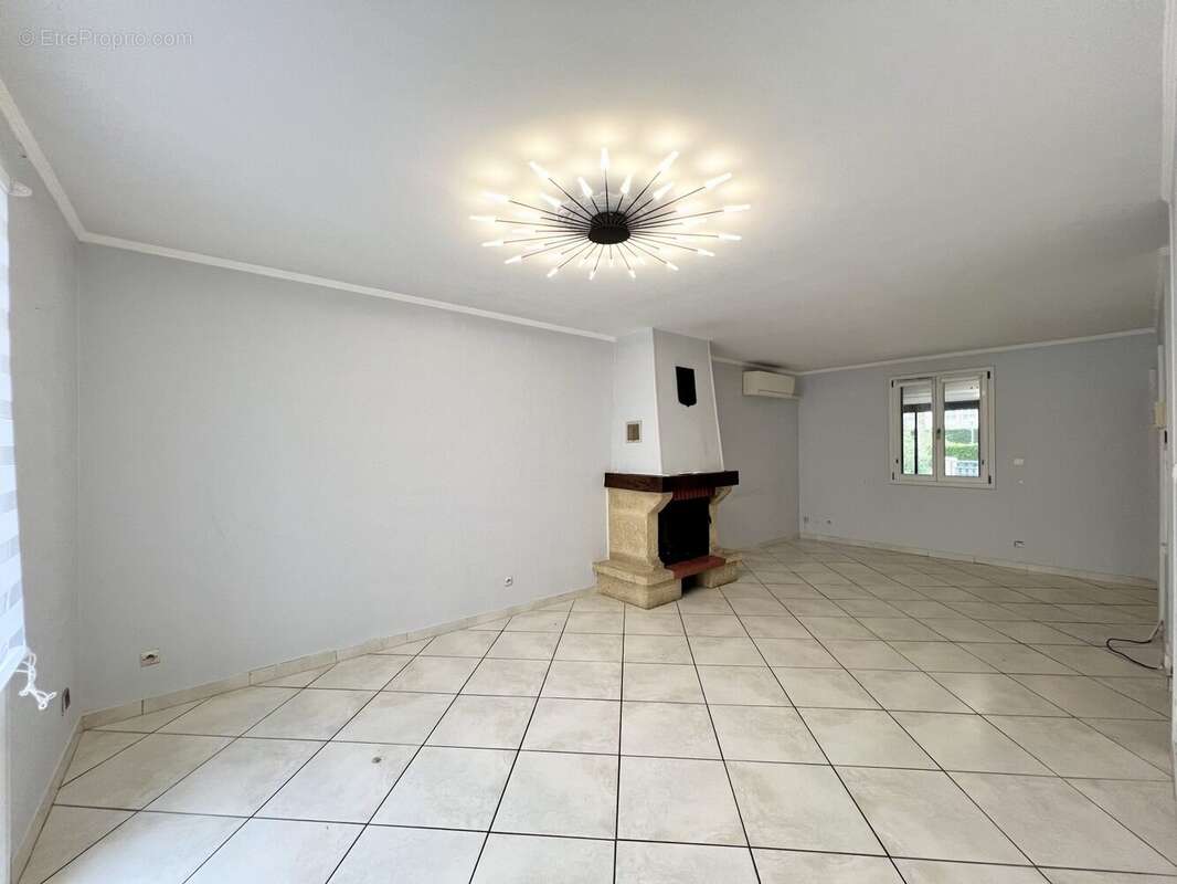 Maison à DECINES-CHARPIEU