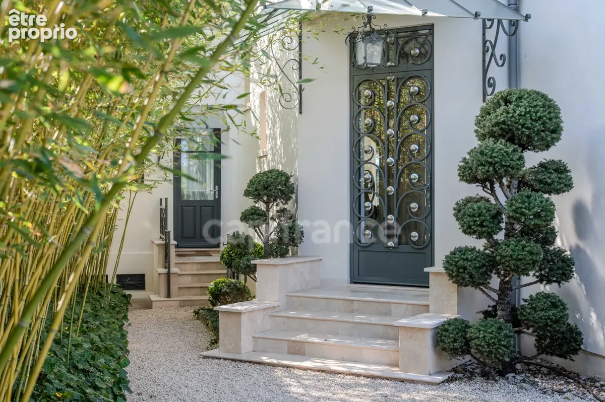 Une propriété de caractère, discrète et élégante, où le charme de la Belle Époque rencontre le confort d’une rénovation récente - photo 25