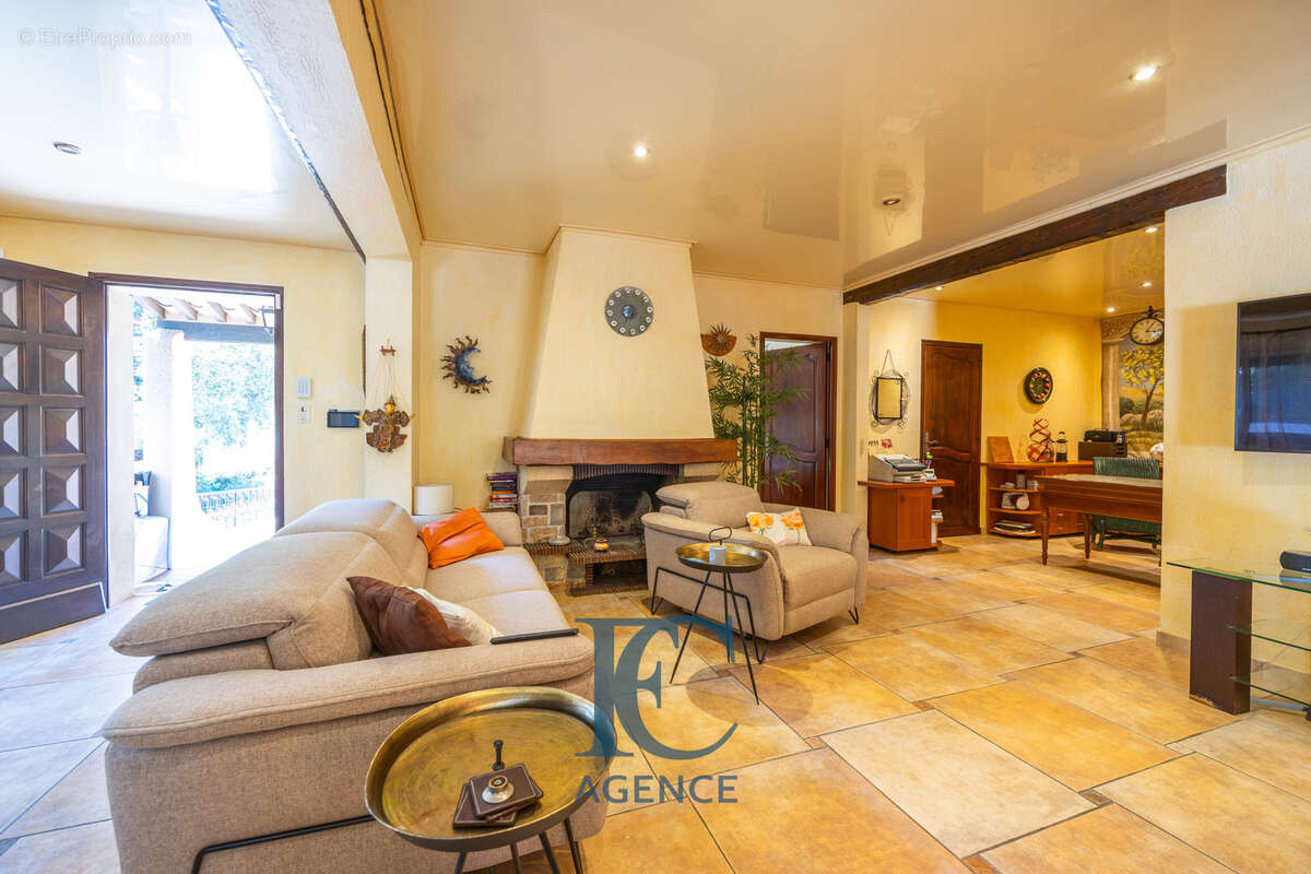 Maison 4 pièces piscine garages au Brusc - photo 3