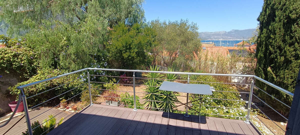 ** Vue Mer ** Haut de Villa avec Terrasse & jardin ** Saint Mandrier sur mer (83430) ** - photo 2