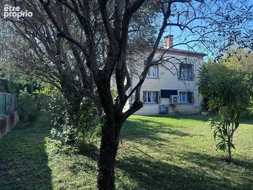 Maison de 160 m2 avec jardin de 844m2 au calme À Vendre - photo 9