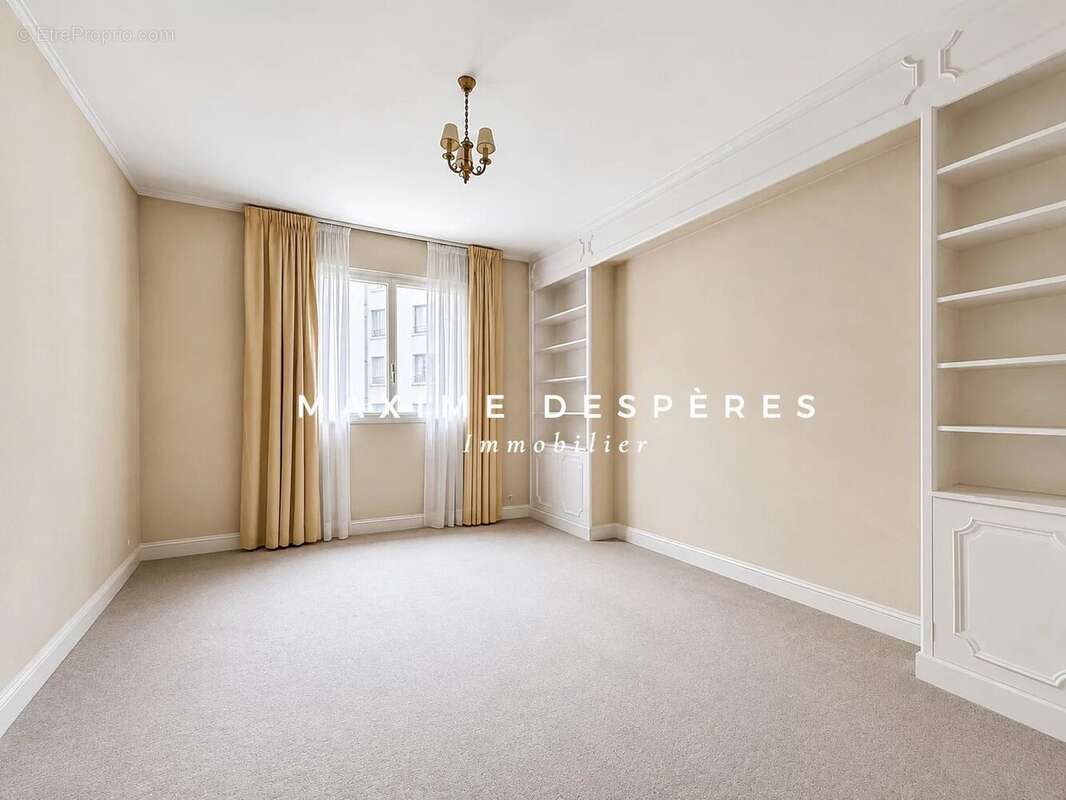 Appartement à NEUILLY-SUR-SEINE