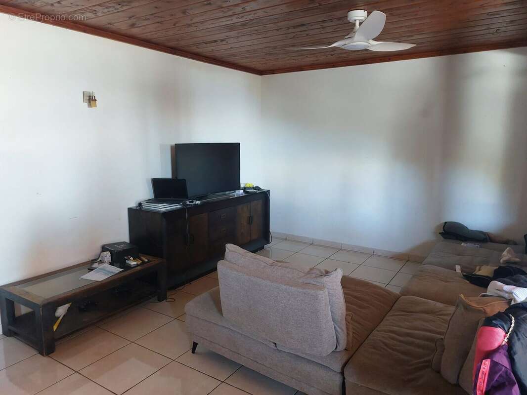 Maison 200 m² à Saint-Denis  - photo 6