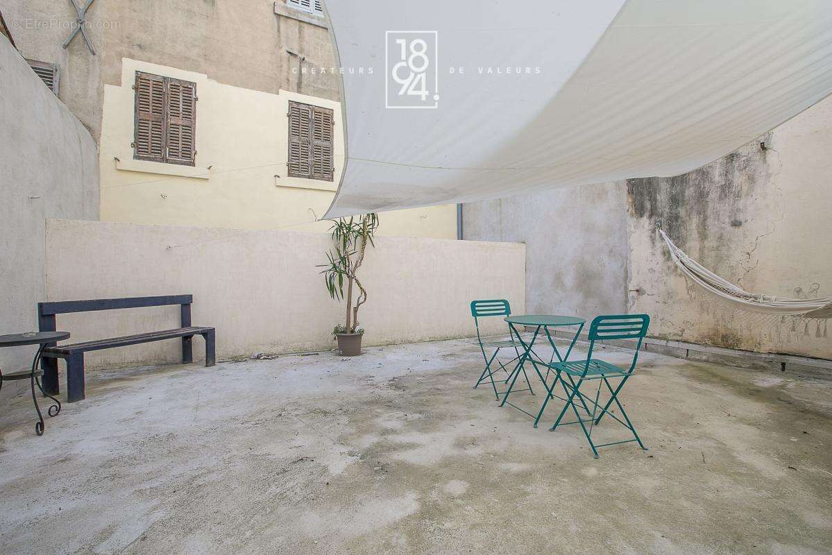 Appartement à MARSEILLE-1E