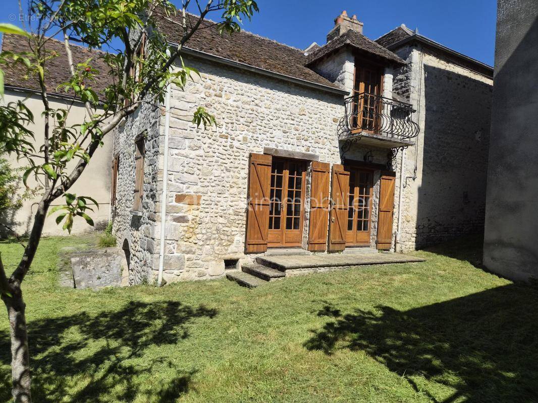 Maison à LORREZ-LE-BOCAGE-PREAUX