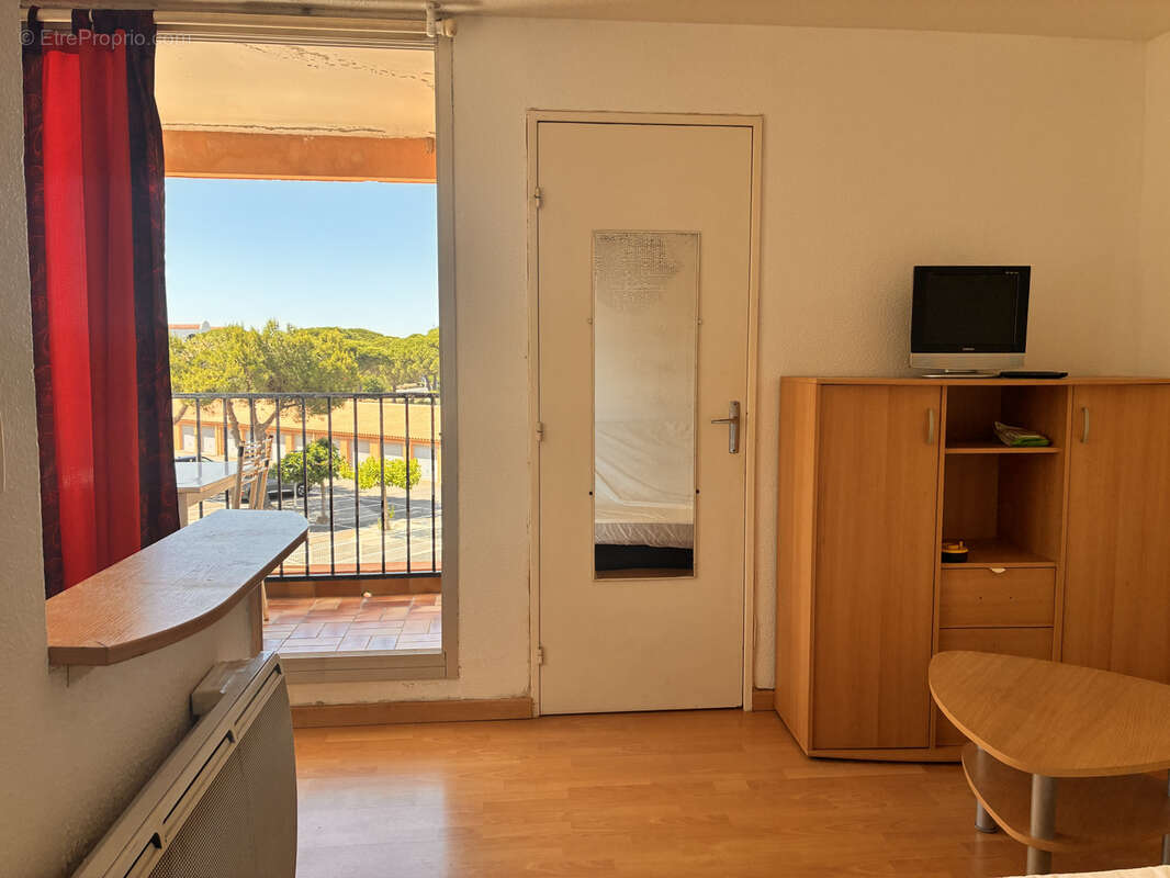 GRUISSAN RIVE DROITE, EN EXCLUSIVITE, Appartement de type studio cabine avec terrasse et place de parking priv - photo 3
