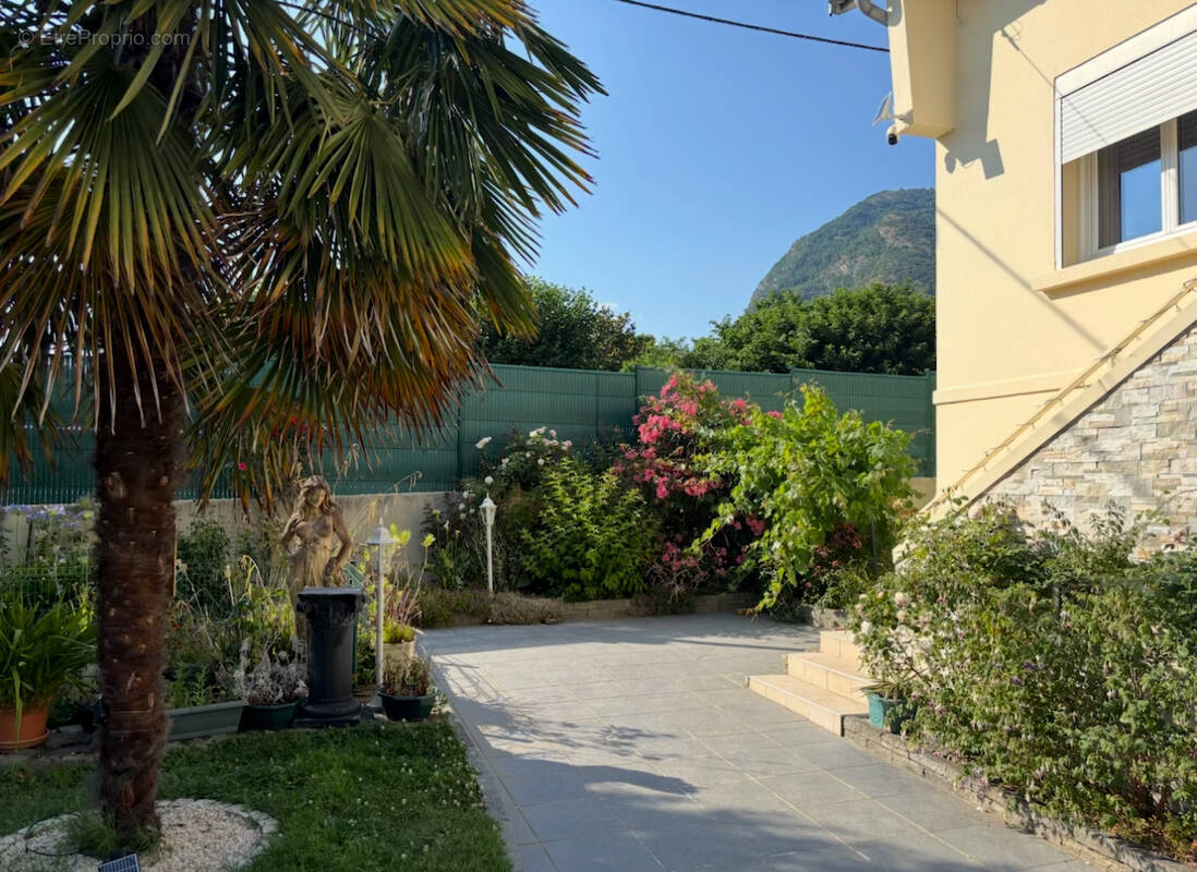 Maison à SAINT-EGREVE