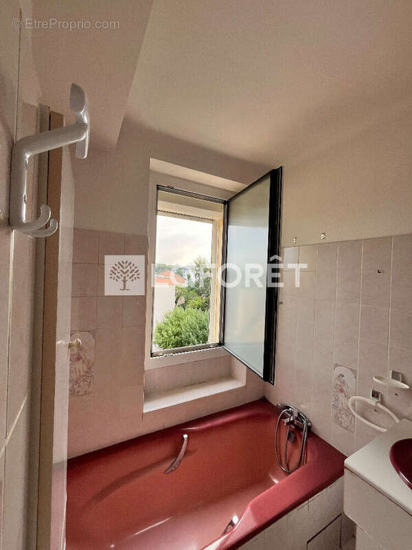 Rodez sud pres cv t4 traversant balcons buanderie jardin garage caves - photo 9