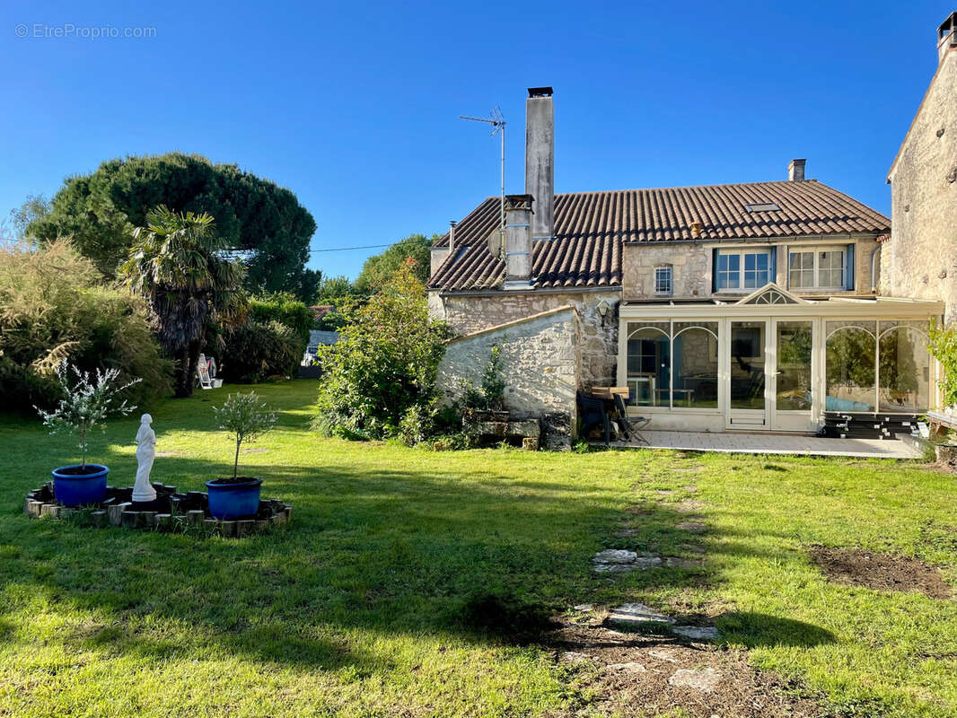 Maison à LES NOUILLERS