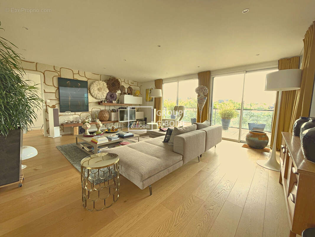A VENDRE - GIBOIRE - Appartement de prestige 5 pièces à vendre à Rennes Nord Saint-Martin, dernier étage avec vue dégagée - photo 4