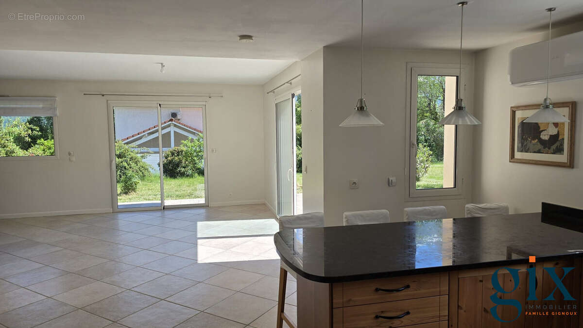 Maison à LA TERRASSE
