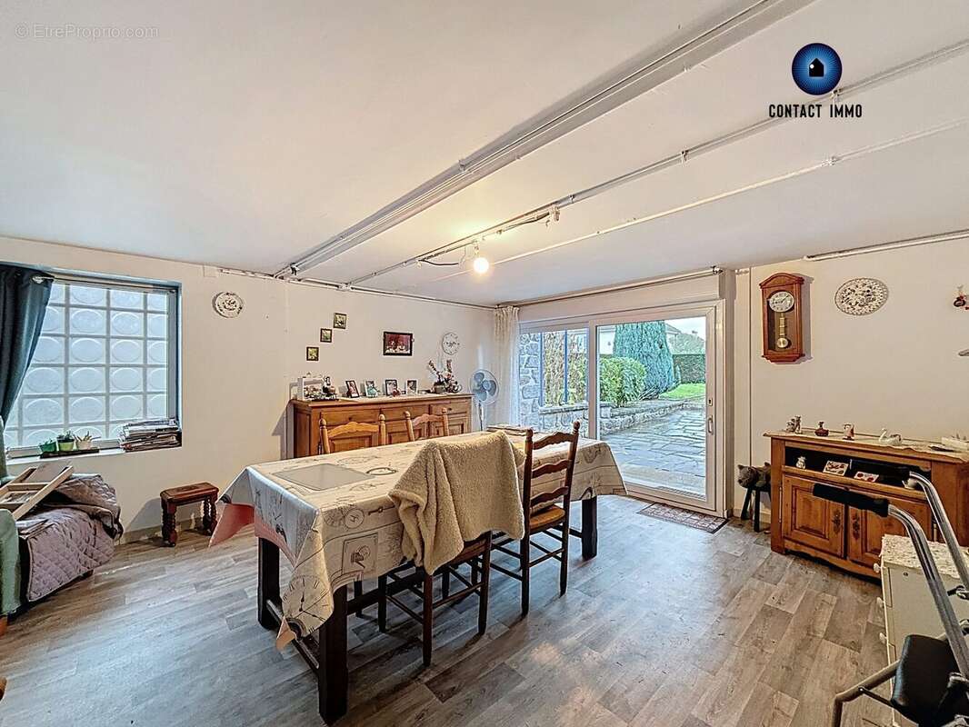 Maison à SAINT-PANTALEON-DE-LARCHE