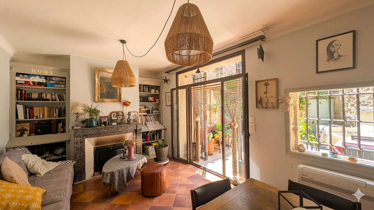 Maison à CUCURON