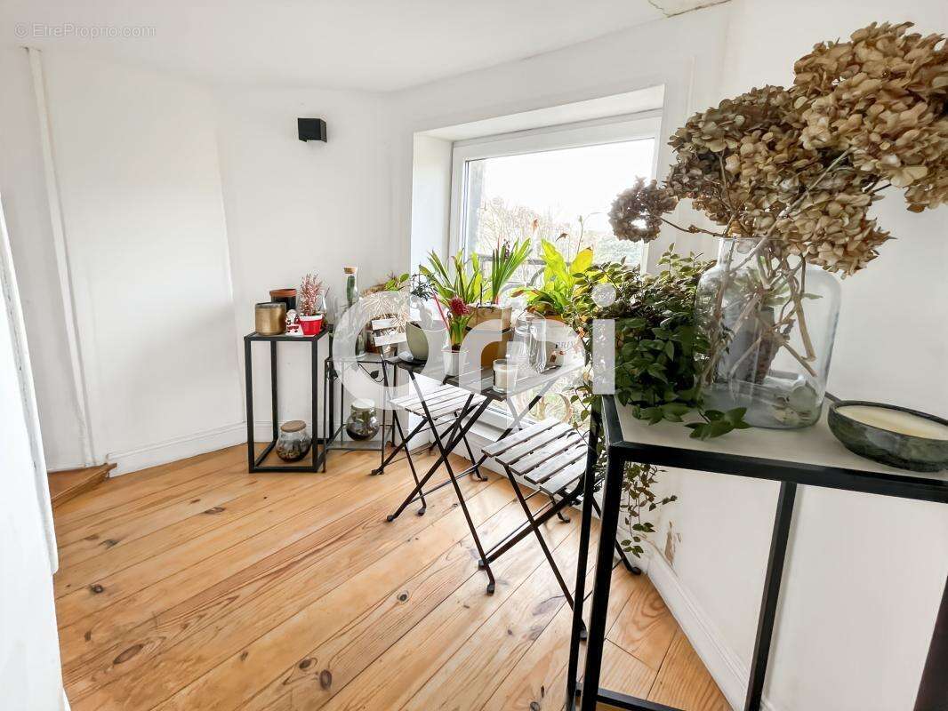 * À VENDRE – Appartement de caractère 104 m² – Grand balcon – Dernier Sou** - photo 3