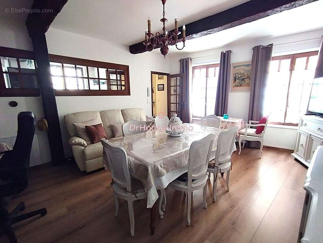 Maison à LES MEES