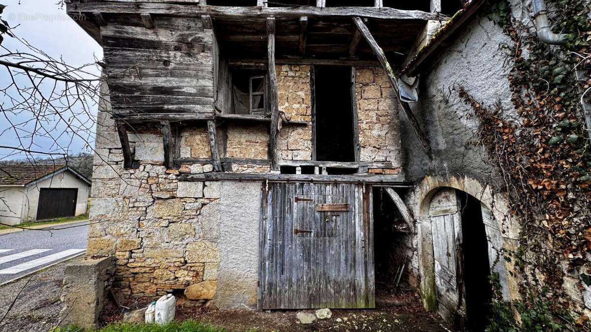 Maison à SAINT-SULPICE