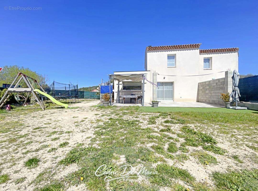 Maison à GINASSERVIS