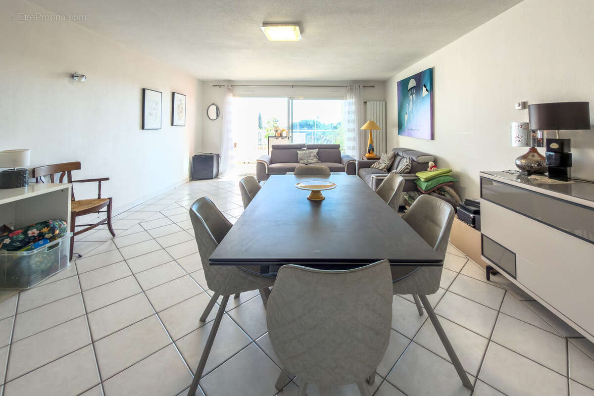 Appartement à LA LONDE-LES-MAURES