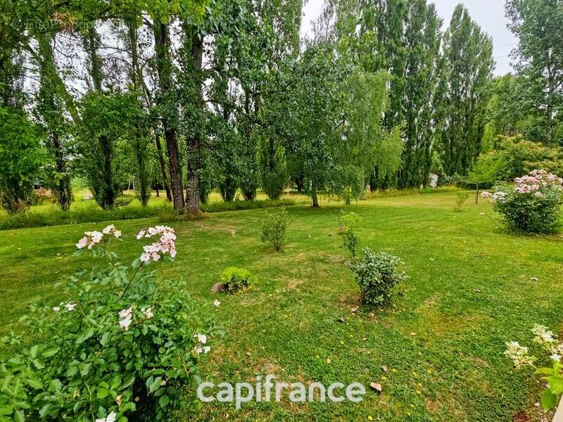 Maison à TIZAC-DE-LAPOUYADE