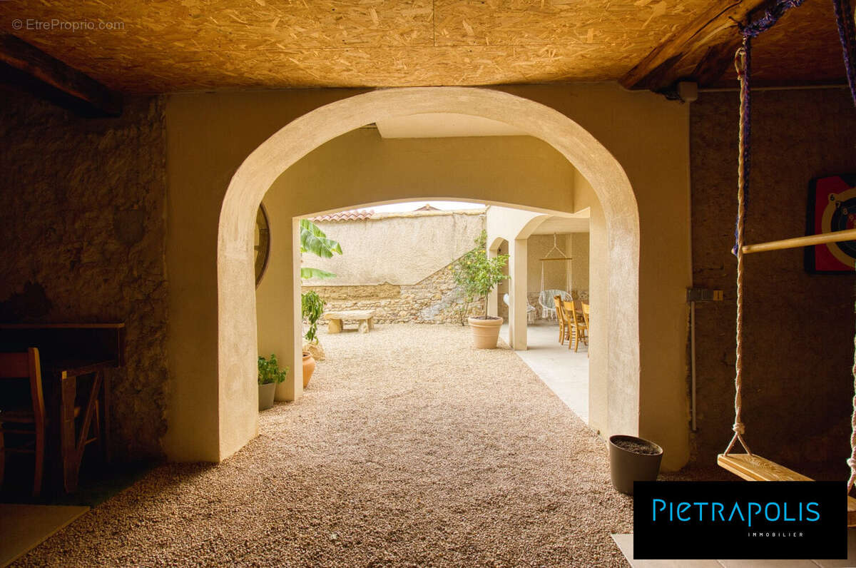 Maison 7 pièces 177 m² à vendre à Lancie (69220) - photo 4