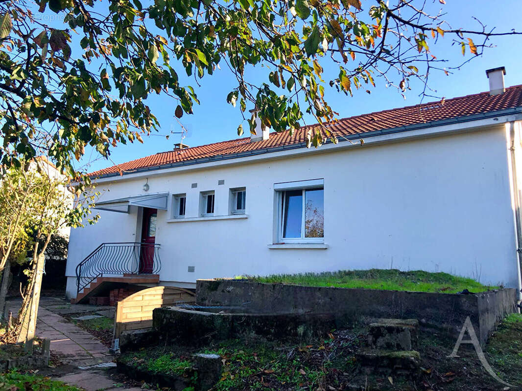 Maison à MONTAIGU