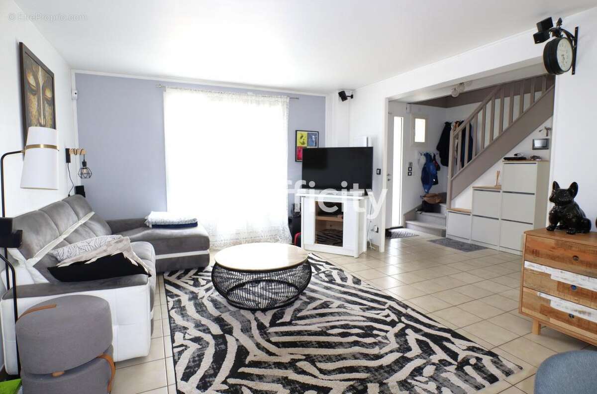 Maison à MORAINVILLIERS