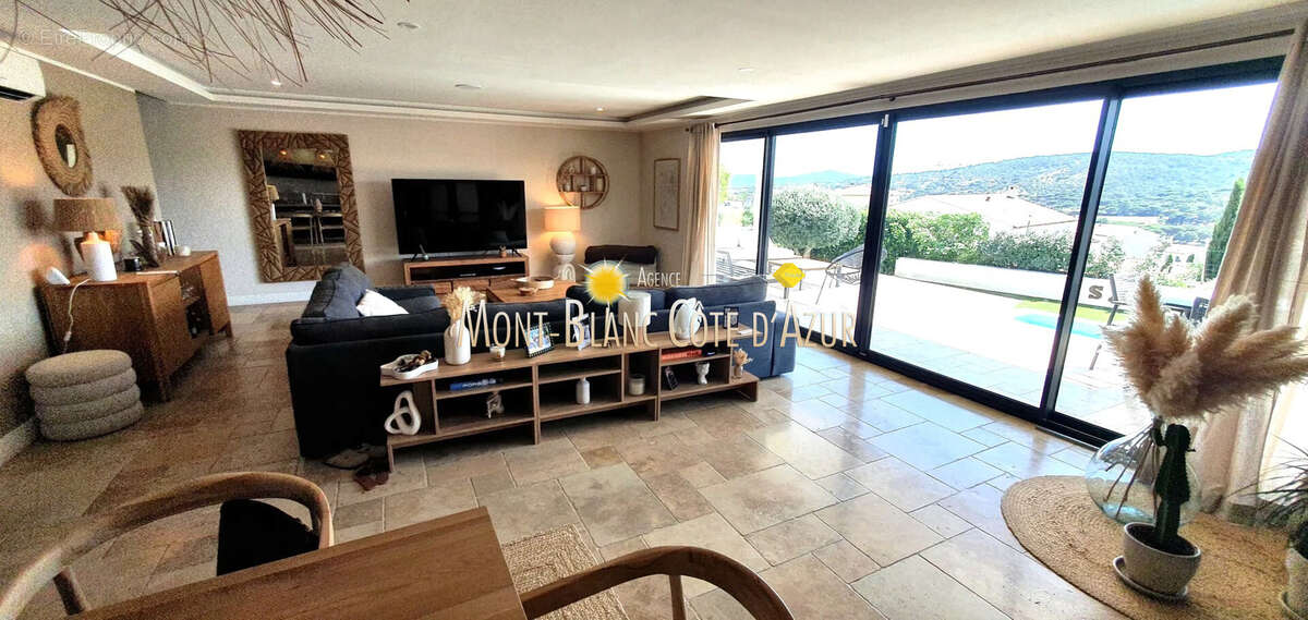 Villa 4 chambres, grand sejour, piscine, magnifique vue degagee jusqu'a la mer - photo 9