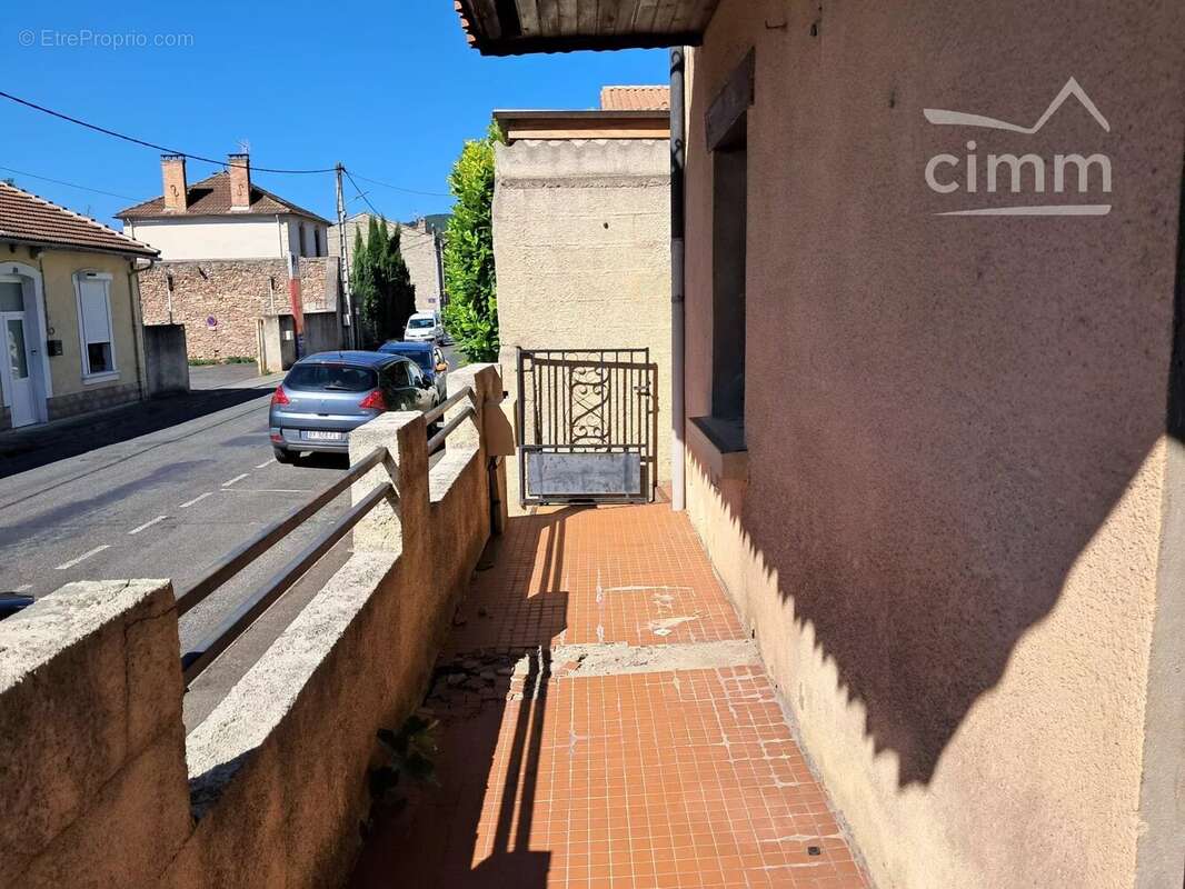 A vendre maison de village avec cour, terrasse et garage - photo 3