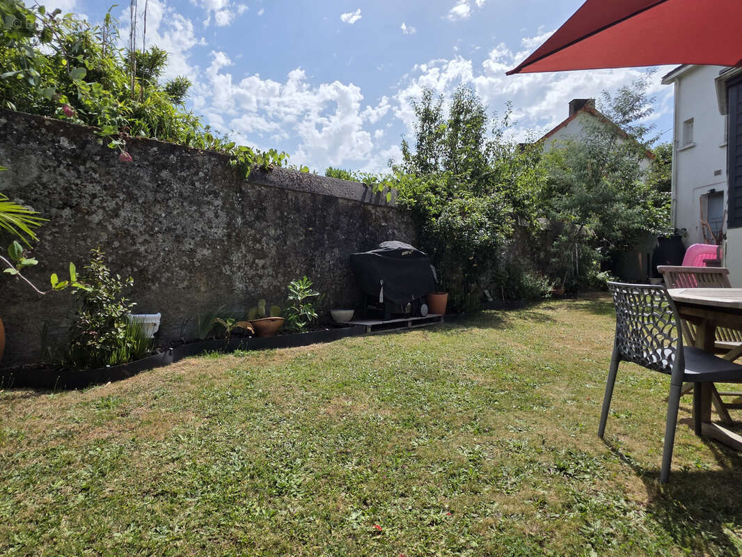 Maison Zola (Solidarité)  5 chambres  Garage  Jardin  Sans travaux - photo 3
