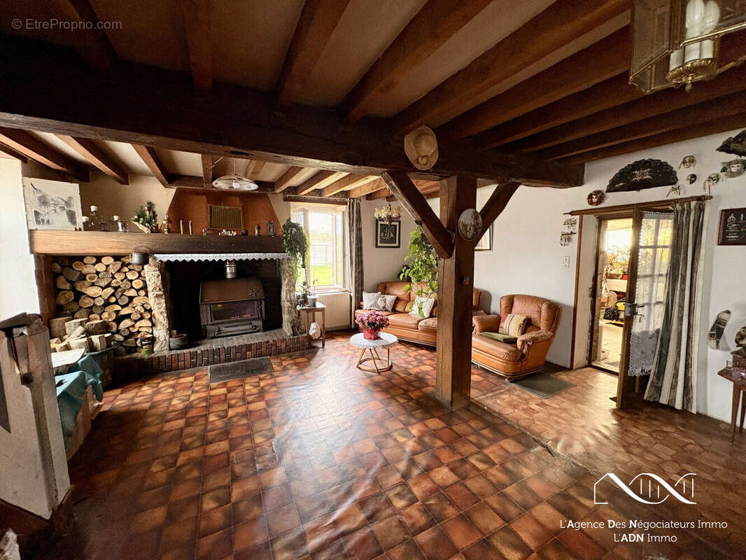 Maison à LES BORDES