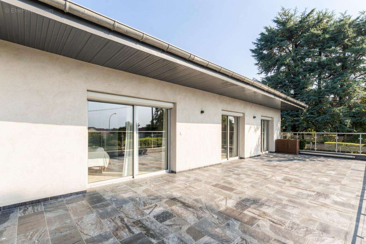 Maison 285 m² à Corbas  - photo 4