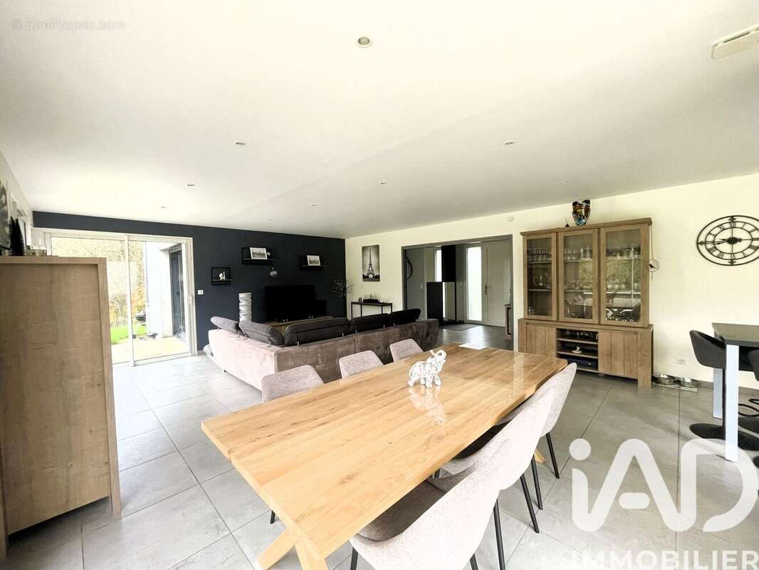 Maison 160 m² à Villeseneux  - photo 3