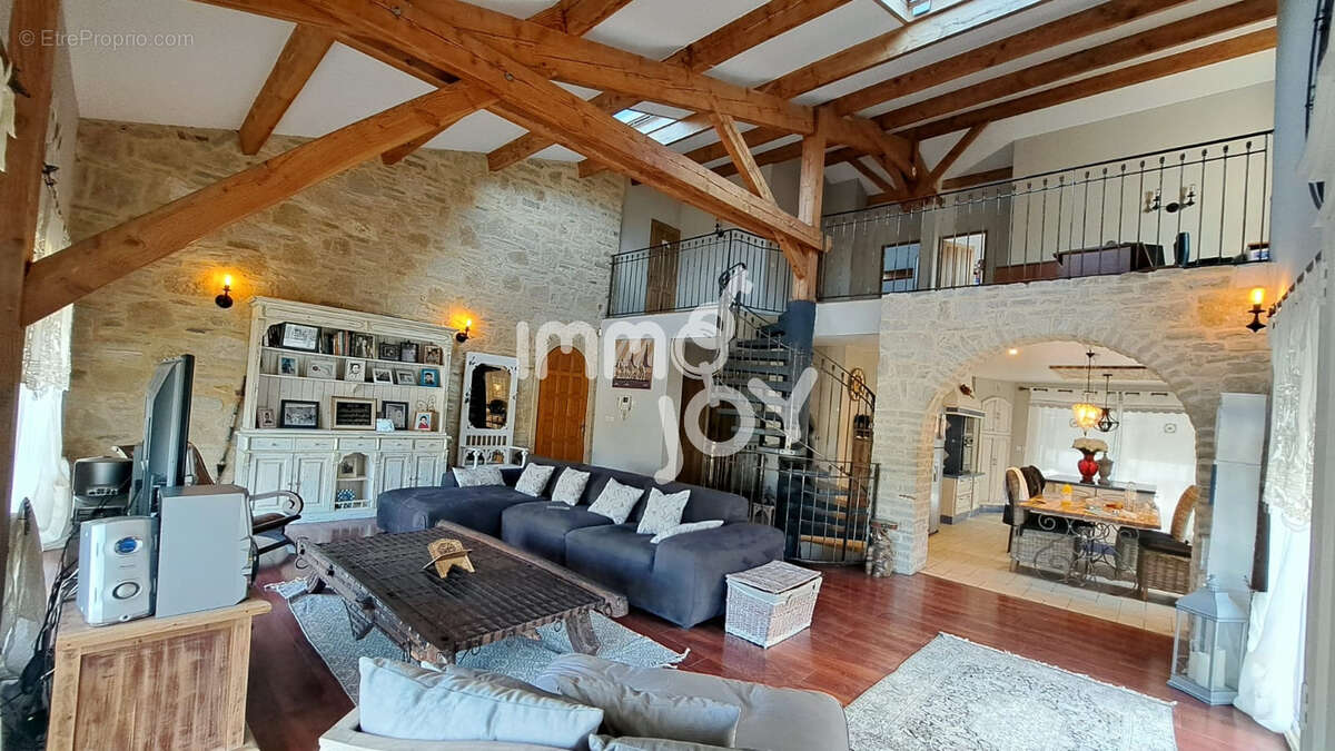 A Remarkable Home of Charm and Noble Materials in a Serene Pine Forest Environment - photo 5