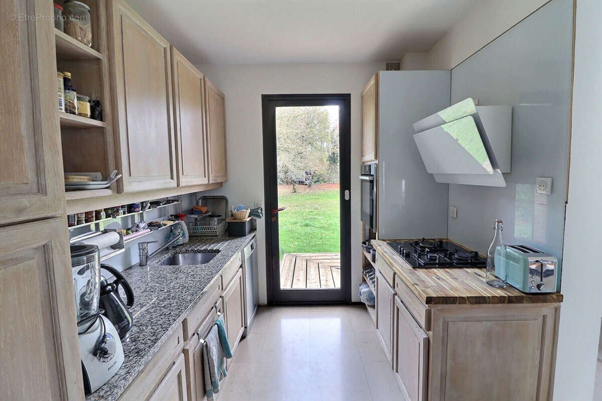 Maison à JOUY-LE-MOUTIER