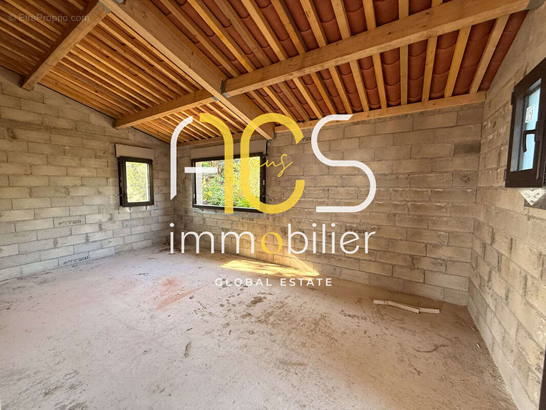 Maison à LES ISSAMBRES
