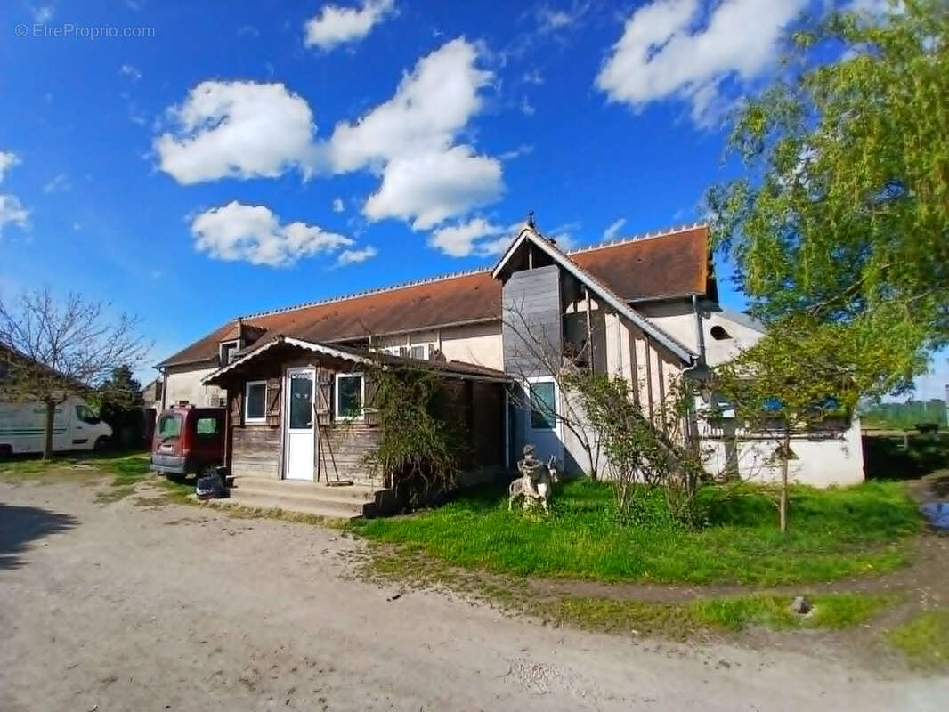 Exploitation caprine avec transformation fromagère, vente directe et maison d'habitation   19,33 ha   Indre - photo 3