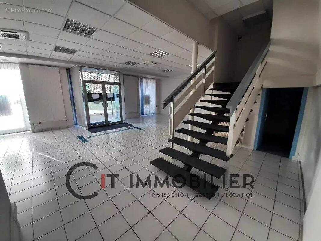 Commerce à LA TOUR-DU-PIN