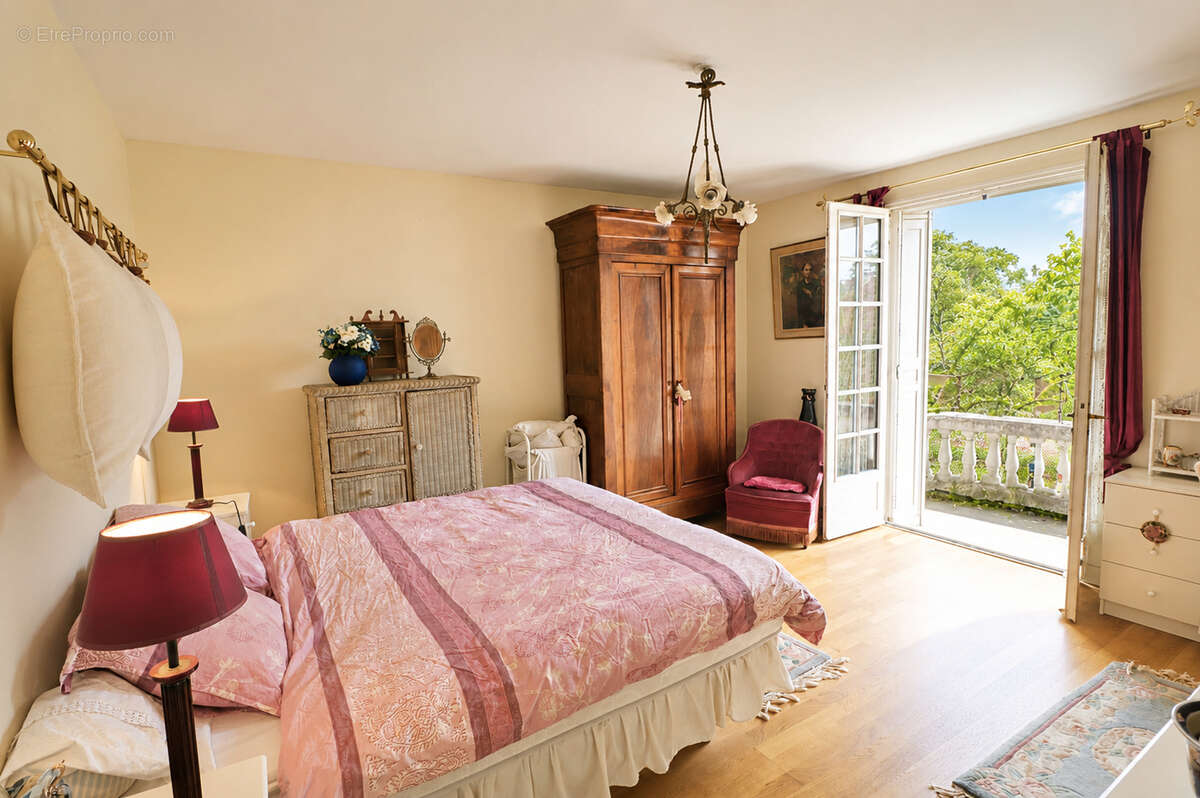 Maison Antony 8 pièce(s) 165.78 m2 avec beaucoup de charme - photo 12